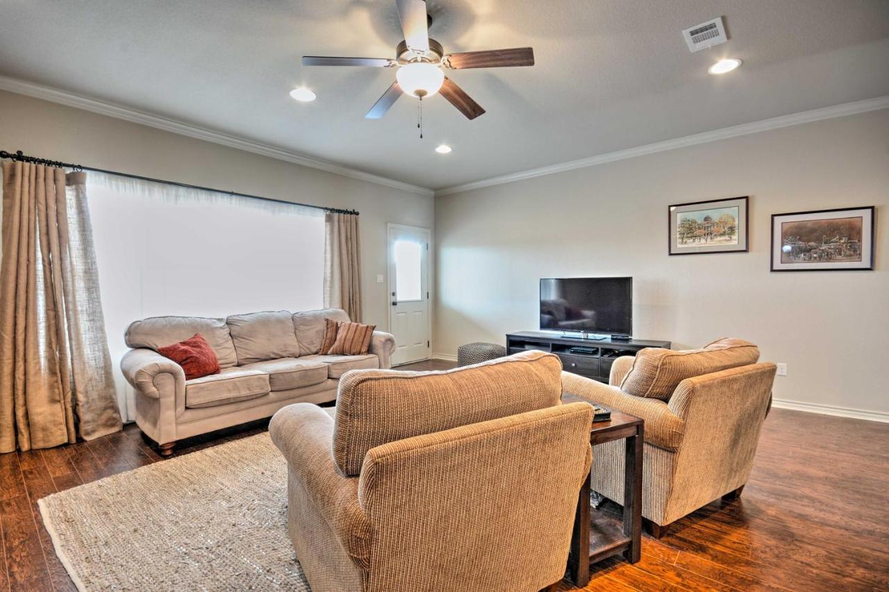 College Station Townhouse With Private Patio Villa Екстериор снимка